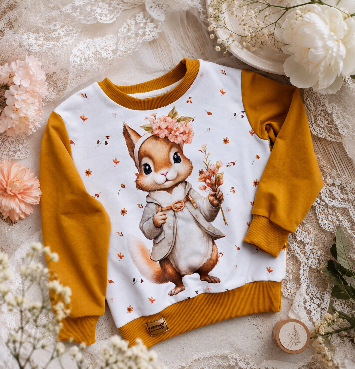 Bluza dziecięca Wiewiórka z kwiatami – odzież dziecięca premium Little Atelier