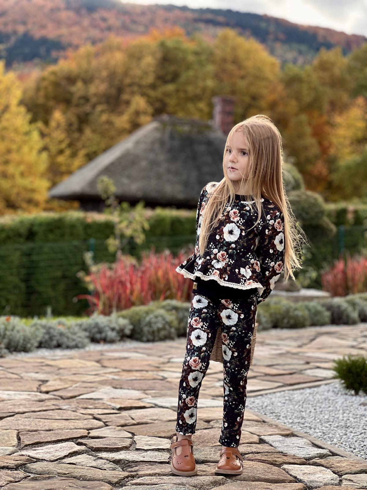 Legginsy dziecięce Kwiatowa Elegancja – odzież dziecięca premium Little Atelier