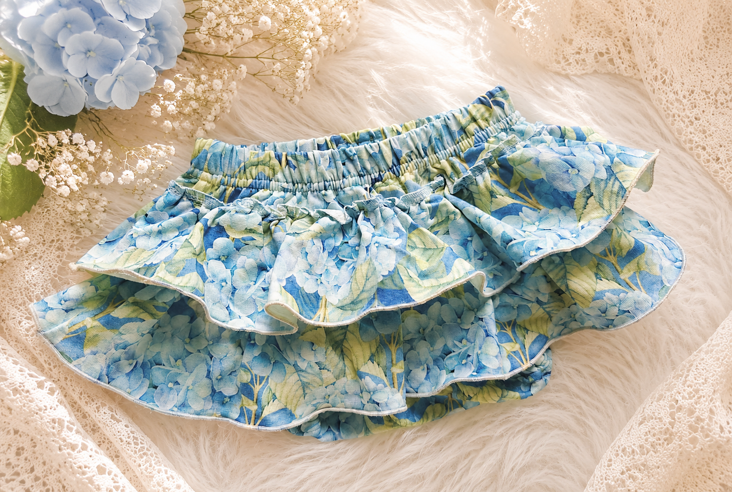 Spódniczka dziewczęca „Blue Hydrangea” – bloomers z falbankami