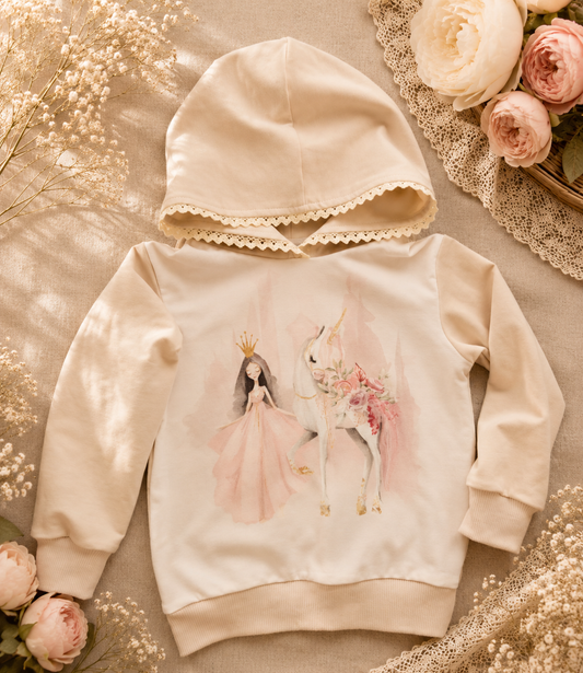 Bluza z kapturem „Księżniczka i Jednorożec” – odzież dziecięca premium szyta w Polsce | Little Atelier