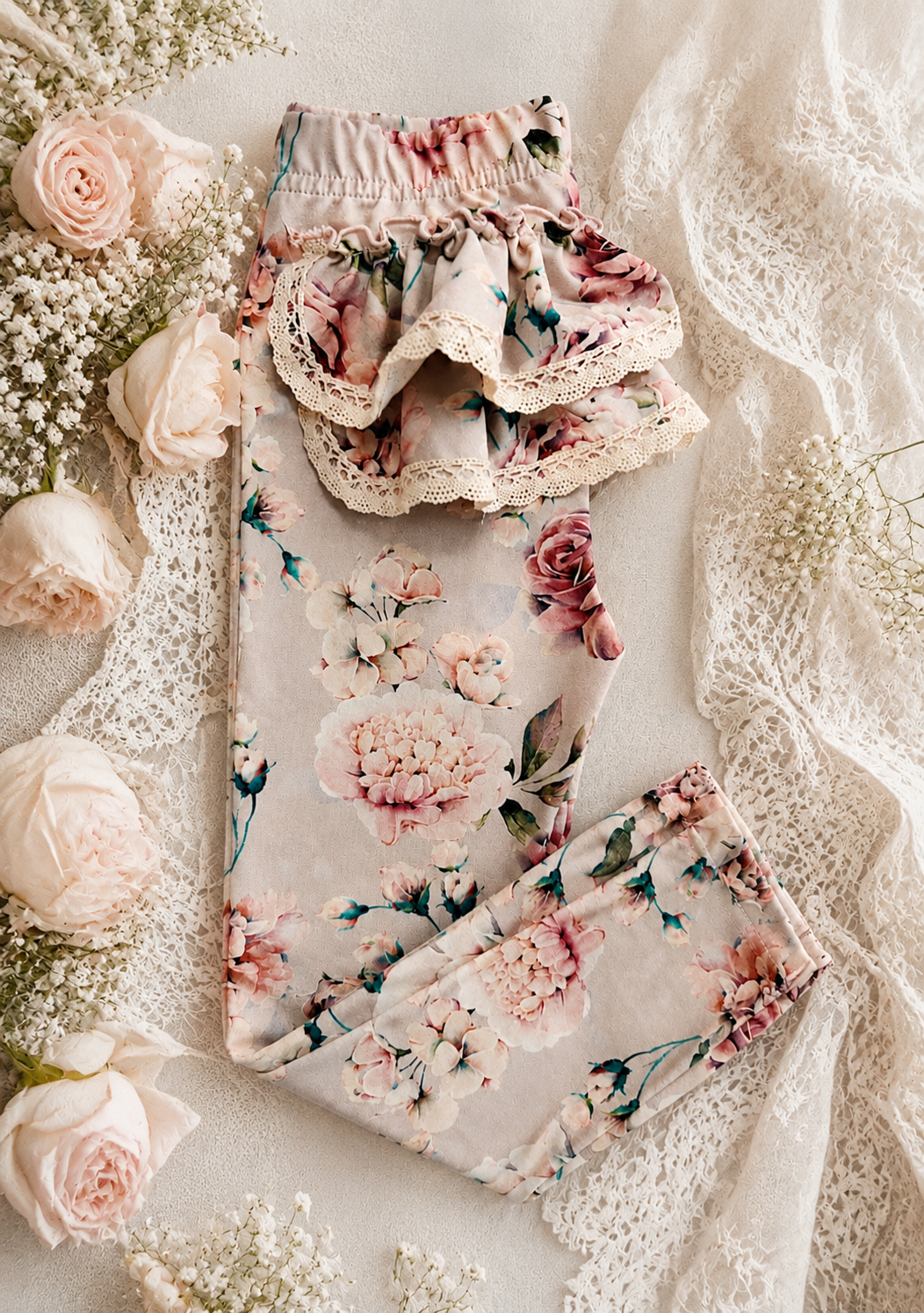 Legginsy dziecięce z falbanką Peoniowy Ogród – odzież dziecięca premium Little Atelier