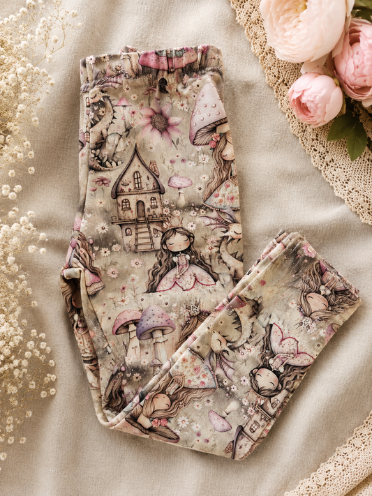 Legginsy dziewczęce „Leśna Kraina Wróżek” – odzież dziecięca premium szyta w Polsce | Little Atelier