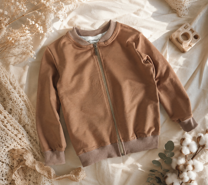 Bluza bomber dziecięca „Mały Boss” – odzież dziecięca premium szyta w Polsce | Little Atelier