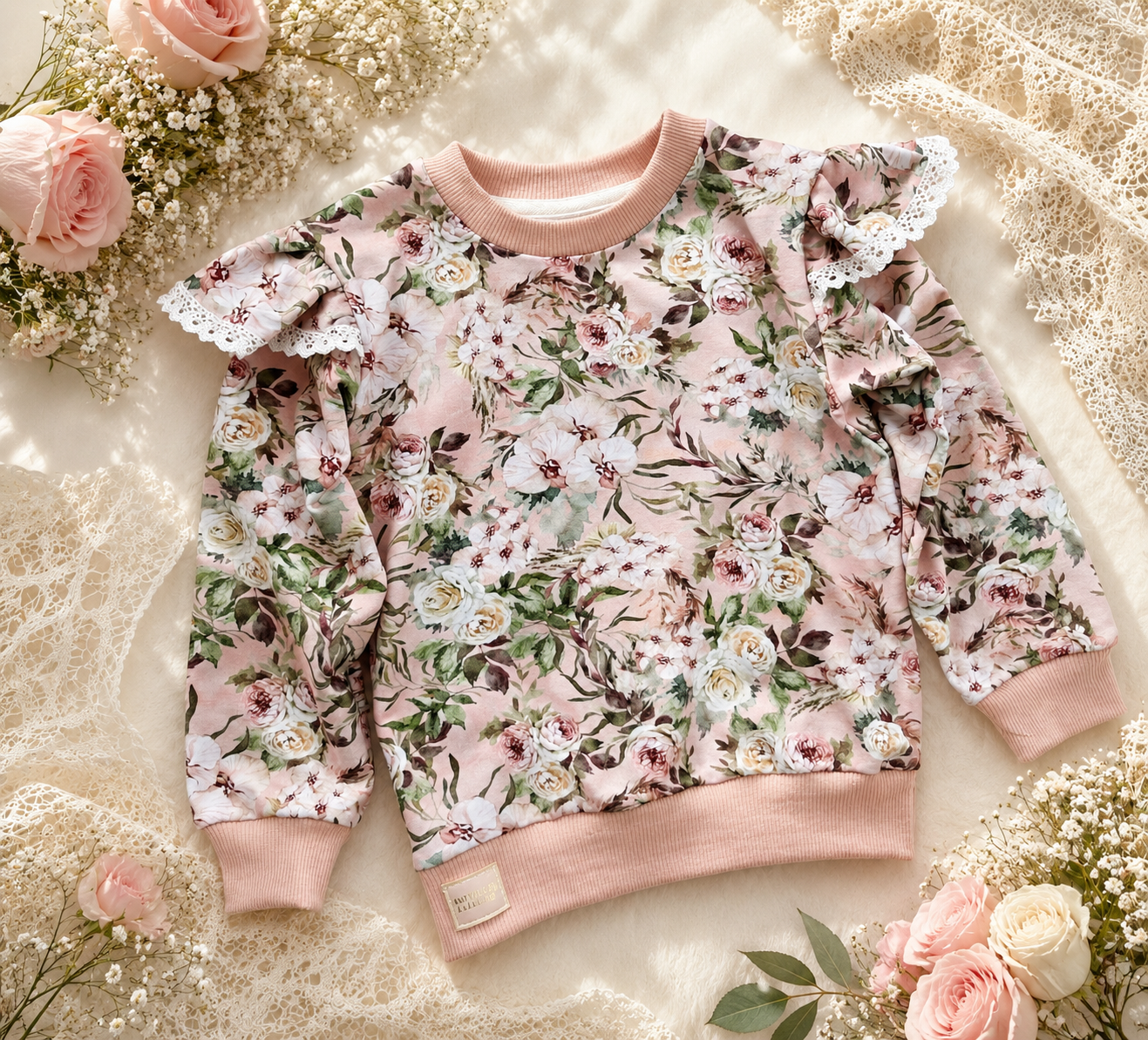 Bluza dziewczęca Kwiatowy Ogród z koronkowymi falbankami – odzież dziecięca premium Little Atelier