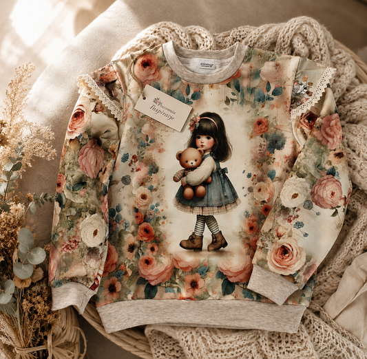 Bluza dziecięca w kwiaty z laleczką – Pracownia Inspiracje