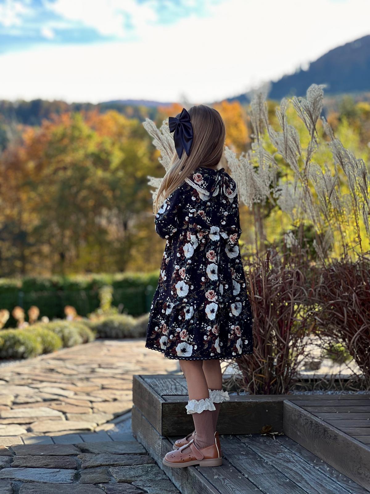 Sukienka dziewczęca w kwiaty „Winter Bloom”
